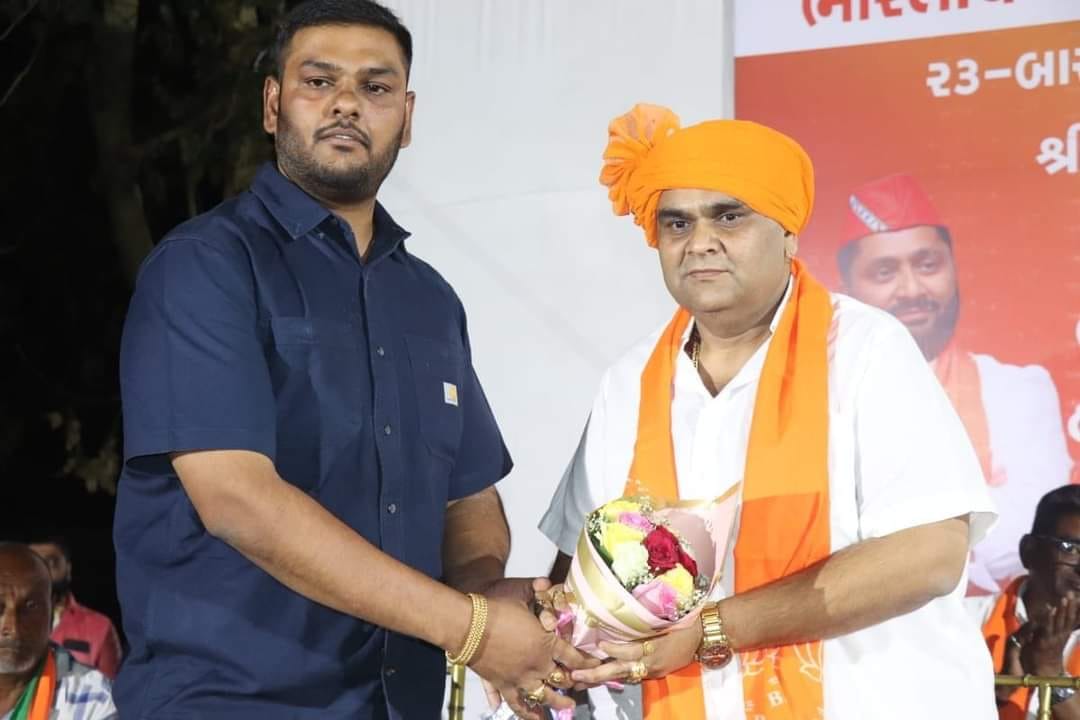 તા.૦૪/૦૪/૨૦૨૪ ના રોજ ૨૩- બારડોલી લોકસભા મતવિસ્તારમાં સમાવિષ્ટ બારડોલી નગર ખાતે વોર્ડ નંબર ૩ અને ૪ ખાતે ૨૩-બારડોલી લોકસભાનાં ઉમેદવાર પ્રભુભાઇ એન. વસાવા સાથે ચૂંટણી પ્રચાર કર્યો.